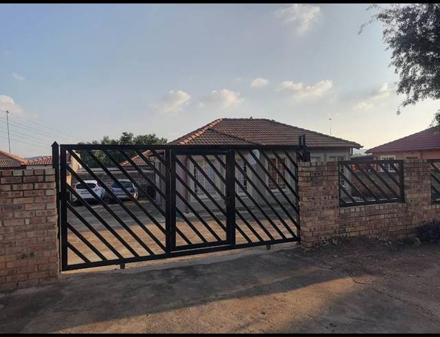 3 BEDROOM HOUSE FOR SALE IN ELANDSPOORT